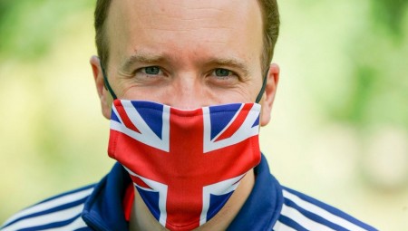 هانكوك: نأمل التعايش مع كورونا مثلما نتعايش مع الإنفلونزا