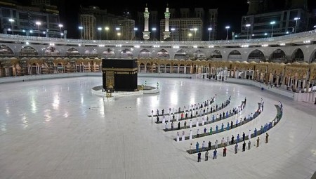 الحج يبدأ الأربعاء مطوقا بالحجر الصحي والكمامات والتعقيم