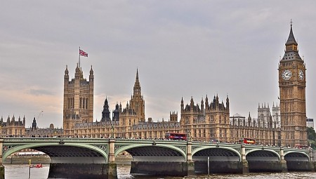 المحكمة العليا البريطانية تحكم بالسماح لطالبي اللجوء بالعمل