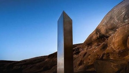 كشف لغز الألواح المعدنية الغامضة