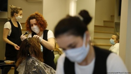 المملكة المتحدة تسجل 1882 إصابة جديدة بفيروس كورونا