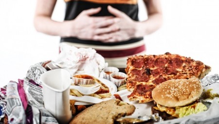 جائحة كورونا تجلب للعالم عادات غذائية سيئة جداً