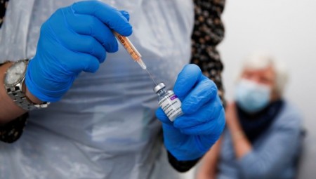الحكومة تؤكد تلقي جميع البالغين في المملكة المتحدة الجرعة الأولى من لقاح كوفيد-19