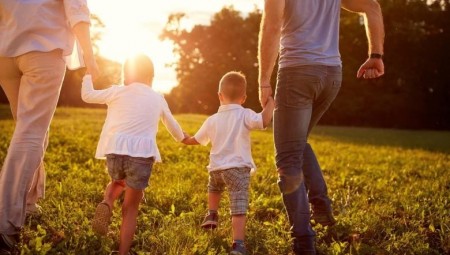 7 أخطاء يرتكبها الآباء بحق أطفالهم دون علمهم