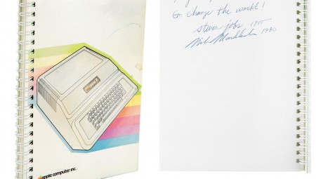 يحمل توقيع ستيف جوبز ورسالة منه: بيع دليل مستخدم لجهاز Apple II ب 800 ألف دولار