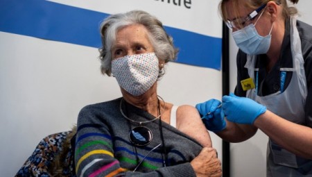 بريطانيا.. وكالة تنظيم الأدوية توافق على تقديم أسترازينيكا وفايزر كجرعات معززة