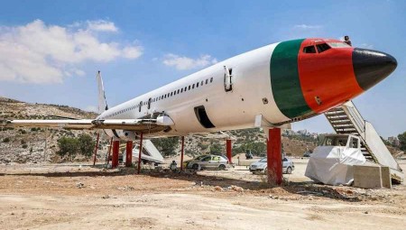 طائرة بوينغ تصبح مطعما بالضفة الغربية