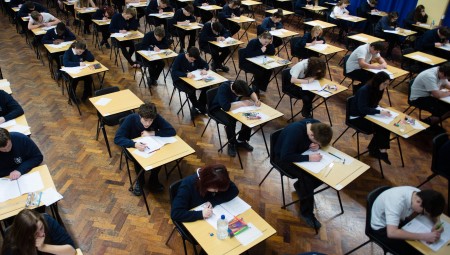 معلمون يطالبون بإلغاء امتحانات GCSE بهدف تحسين الصحة النفسية للطلاب
