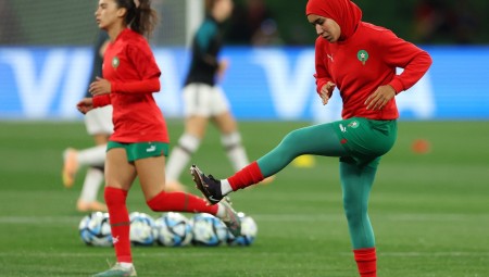 لاعبة محجبة في مونديال أستراليا .. سابقة تسجل للمغربية نهيلة بنزينة