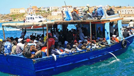 صادم .. فقدان 30 مهاجرا على الأقل قبالة سواحل إيطاليا بعد غرق قاربين