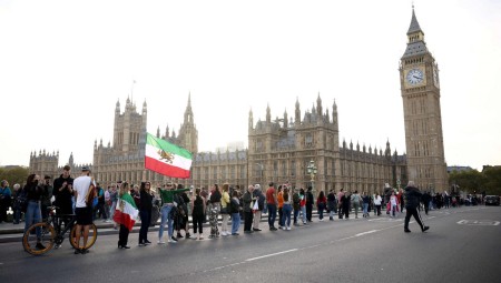 إيران تستدعي السفير البريطاني احتجاجا على تصريحات منافية للأعراف الدبلوماسية