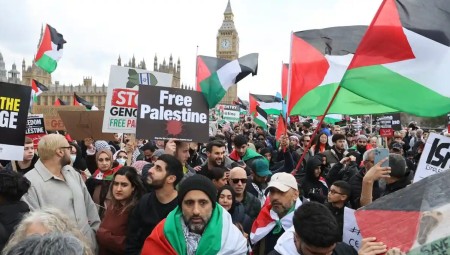 رغم تحذيرهم .. مسيرات حاشدة في لندن ومدن بريطانية أخرى تضامنا مع الفلسطينيين