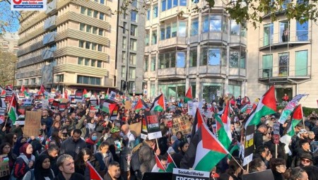 شاهد.. مسيرة حاشدة جدا في لندن لدعم الفلسطينيين والمطالبة بوقف إطلاق النار في غزة