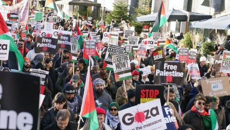 آلاف المتظاهرين في كندا يطالبون بوقف إطلاق النار في غزة