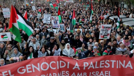 الآلاف يتظاهرون في مدريد: الحرية لفلسطين وليست حربا بل إبادة