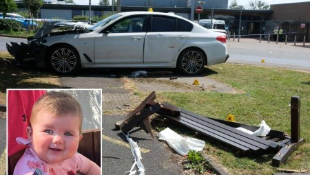 في حادثة مأساوية: وفاة طفلة بريطانية بعد أن صدمتها سيارة أثناء جلوسها في عربة أطفال