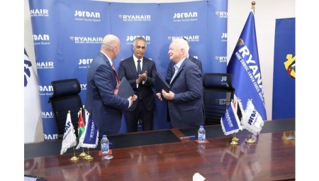 هيئة تنشيط السياحة الأردنية وريان اير تجددان التعاون بينهما حتى عام 2028
