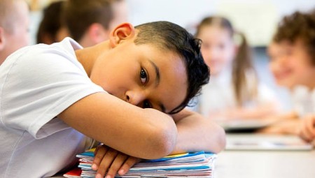 معلمة تنشر نصائح للأهالي عند التعامل مع طفل يكره مدرسيه  