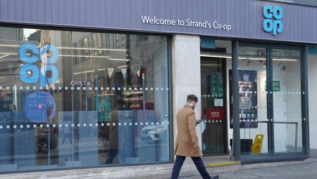 سلسلة Co-op توظف ضباط أمن سريين للقبض على السارقين وسط تجاهل من الشرطة