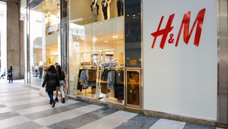 H&M تفرض رسوما على المتسوقين البريطانيين بطرق ملتوية وهذا ما عليك معرفته