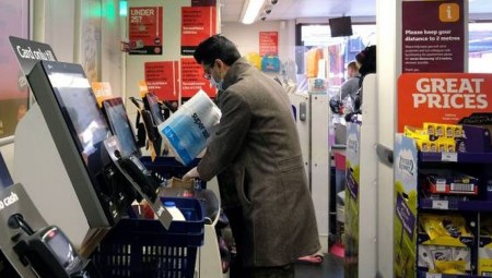 Sainsbury's تجبر المستوقين على إبراز إيصال التسوق للسماح لهم بالمغادرة
