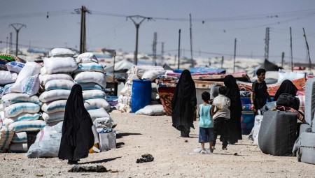 بريطانيا تعيد أطفال عناصر داعش سراً وتعرضهم للتبني