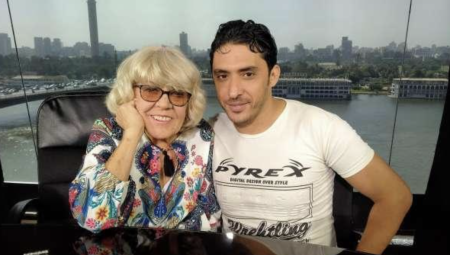 المسنة البريطانية إيريس: أساند الآن مسنة أخرى تعرضت للخيانة من طليقي الشاب المصري محمد