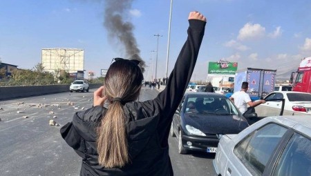 بريطانيا تفرض عقوبات جديدة على إيران