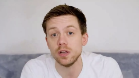 صحفي بريطاني ينسحب من حزب العمال ويوجه انتقادات لاذعة لستارمر داعم إسرائيل