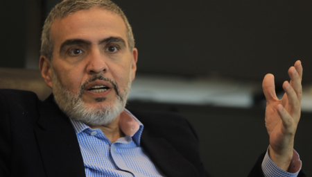 جدل واسع بعد منع ألمانيا الطبيب غسان أبو ستة من دخول البلاد وحضور مؤتمر فلسطيني!
