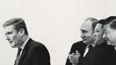 انتقادات لاذعة للمحافظين بعد نشر صورة تظهر ستارمر ومن خلفه رؤساء ديكتاتوريين يهتفون له