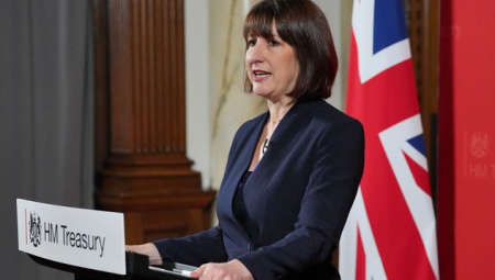 ريفز تلقي باللوم على فنادق اللجوء في التسبب بالفجوة الهائلة في التمويل العام!