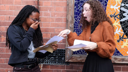 بريطانيا: نتائج A-level تسجل رقما قياسيا مرتفعا رغم الجهود المبذولة للحد من تضخم الدرجات