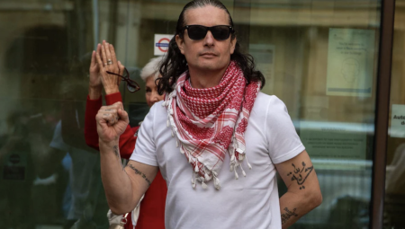 مؤسس Palestine Action يمثل أمام محكمة بريطانية بتهم تحريض على العنف ودعم حماس