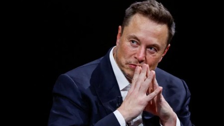 ماذا يريد ماسك من أوروبا وبريطانيا ولماذا يتدخل في شؤونهما؟
