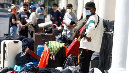المجالس المحلية تؤكد دعمها للحكومة في إفراغ الفنادق من اللاجئين