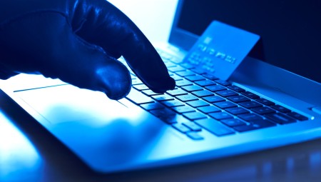 السجن لرجلين بعد سرقتهما مليون جنيه إسترليني عبر رسائل مصرفية مسروقة
