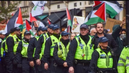 خبراء قانونيون يطالبون بالتحقيق في تعامل شرطة لندن مع احتجاج مؤيد لفلسطين