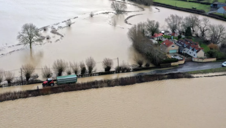 إجلاء أكثر من 100 شخص في إنجلترا بسبب الفيضانات