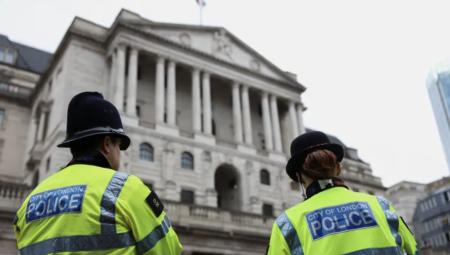 حوادث الكراهية في بريطانيا: بين تعزيز المراقبة وتهديد حرية التعبير!