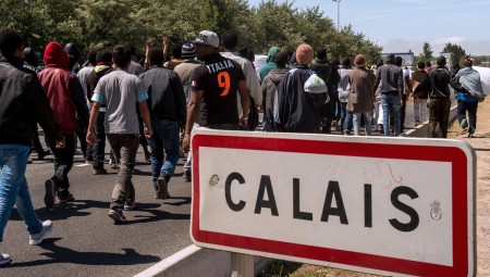 رؤساء البلديات الفرنسيين يدعون لإلغاء الاتفاقية بين فرنسا وبريطانيا حول المهاجرين