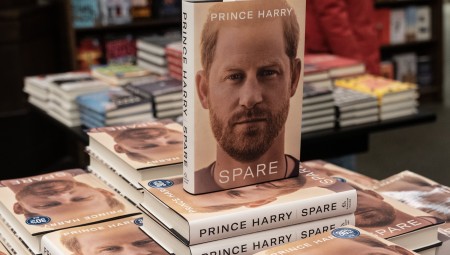 مذكرات الأمير هاري Spare.. السيرة الذاتية الأكثر تداولًا للسنة الثانية على التوالي