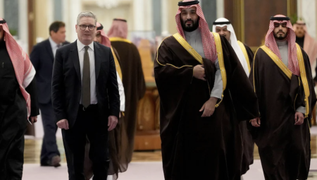 ستارمر يدعو ولي العهد السعودي لزيارة بريطانيا