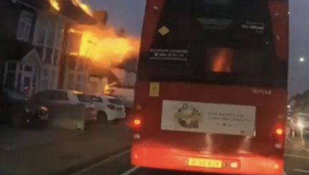 إصابة شخصين في انفجار مجهول بمنزل شرق لندن (فيديو)