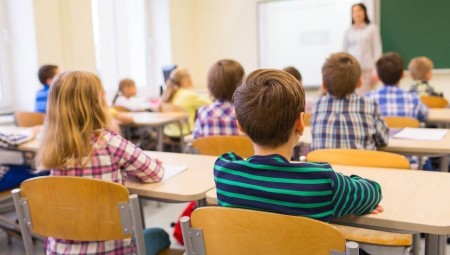 معهد توني بلير يدعو للسماح للمعلمين بفرض غرامات على أهالي الطلاب سيئي السلوك