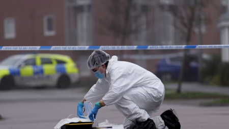 بريطانيا: مقتل امرأتين وإصابة رجل وصبي في حادث طعن يوم عيد الميلاد