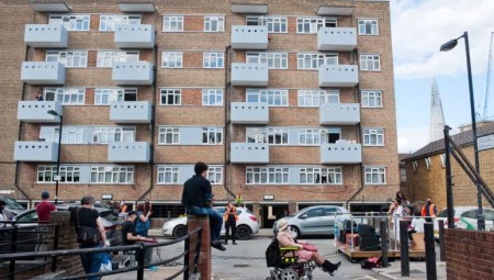 فضيحة وطنية: المجالس المحلية تدفع ملايين الجنيهات لنقل الأسر المشردة بعيدًا عن لندن