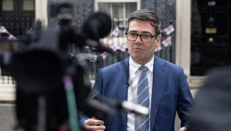 بورنهام يستعد لمنافسة ستارمر على قيادة حزب العمال