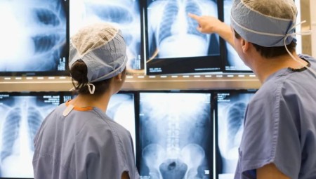 فوضى إدارية في NHS تُجبر المرضى على مطاردة نتائج فحوصاتهم!