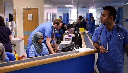 جدل في بريطانيا حول خدمات الترجمة في (NHS) مع تزايد المرضى غير الناطقين